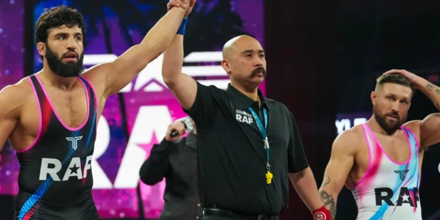 Арман Царукян всухую разгромил соперника на турнире по борьбе в США