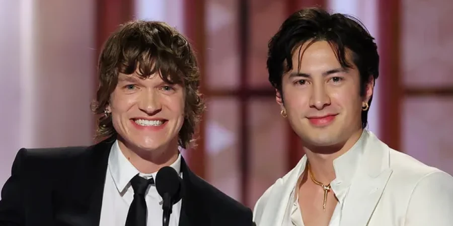 Звезд провокационного хоккейного сериала сделали факелоносцами Олимпийских игр-2026