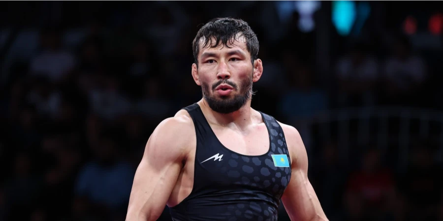 Демеу Жадраев выиграл принципиальную схватку у Акжола Махмудова
