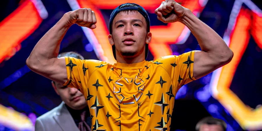 Илзат Асиев задушил непобежденного соперника на OCTAGON 82