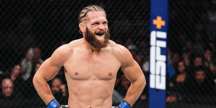 Топовый уроженец Казахстана пропустит бой с экс-чемпионом на UFC в Рио