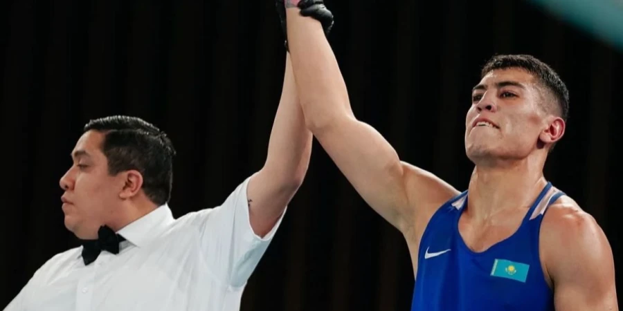 Нокаут, отказ и сенсации: как казахстанские боксеры боролись за финал «малогo ЧМ»