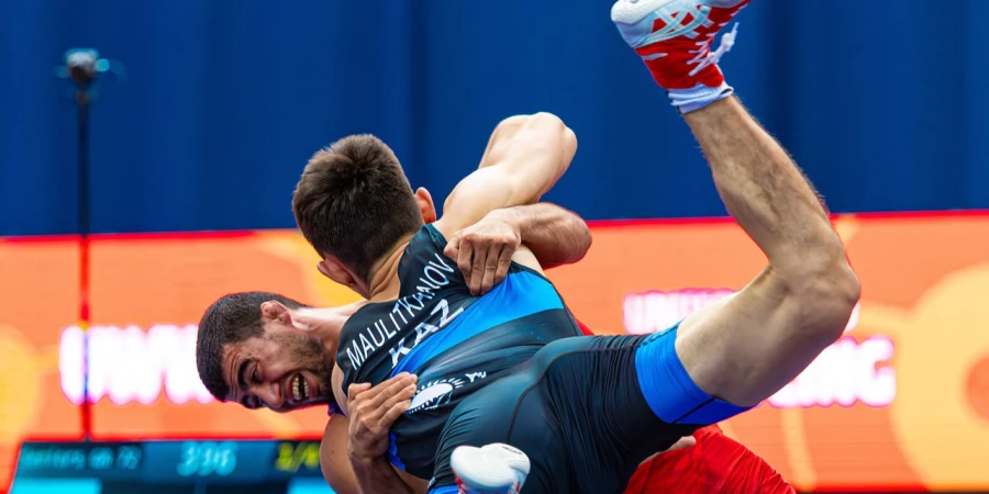 Мерей Маулетканов вышел в полуфинал чемпионата мира по греко-римской борьбе