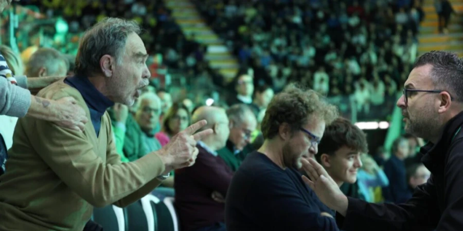 Зрители требовали остановить поединок Кубка Дэвиса