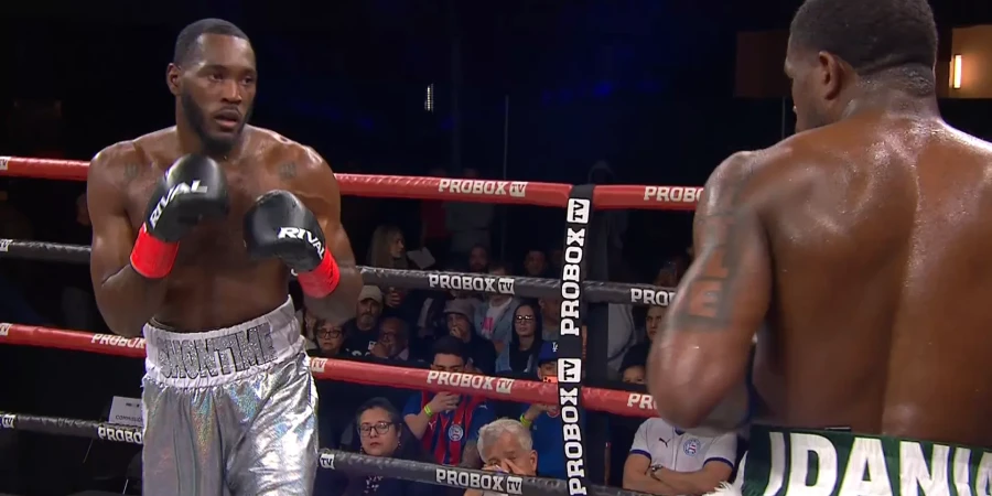 Суперсредневесы обменялись ударами и оказались на канвасе одновременно