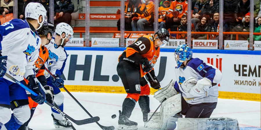 Дальний Восток еще больше отдалил Барыс от плей-офф КХЛ