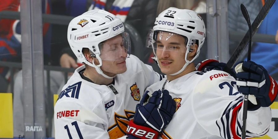 Казахстанский форвард, Михайлис, помог «Металлургу» вернуться на первую строчку в КХЛ