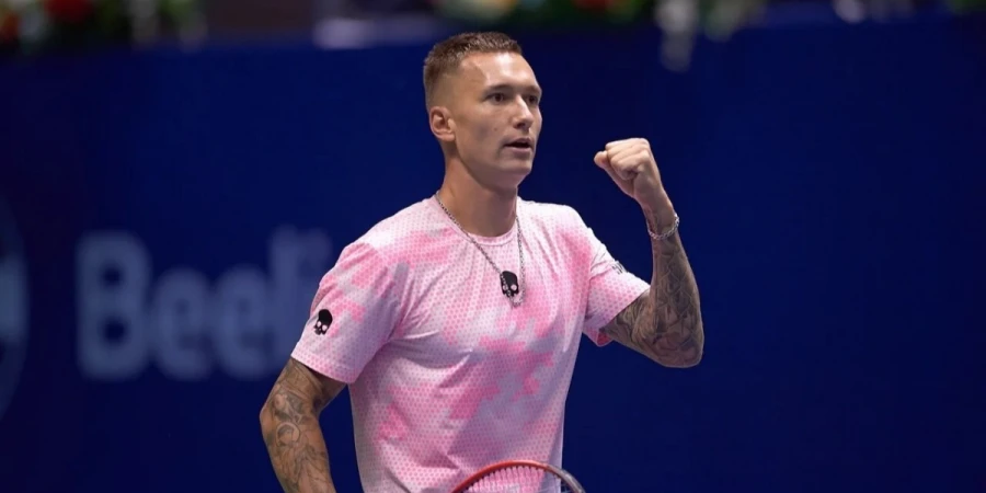 Казахстанский теннисист успешно стартовал на престижном турнире в Испании