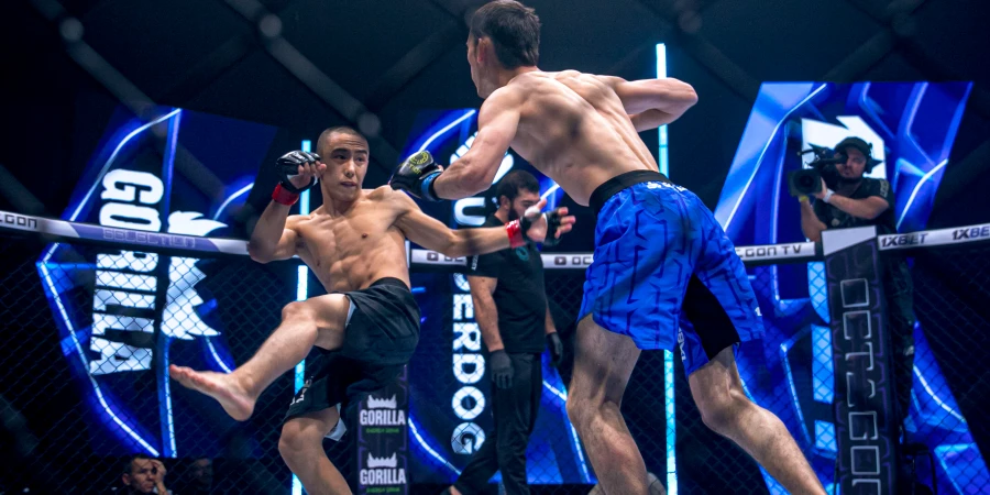 Казахстанский дебютант провел бой на турнире OCTAGON