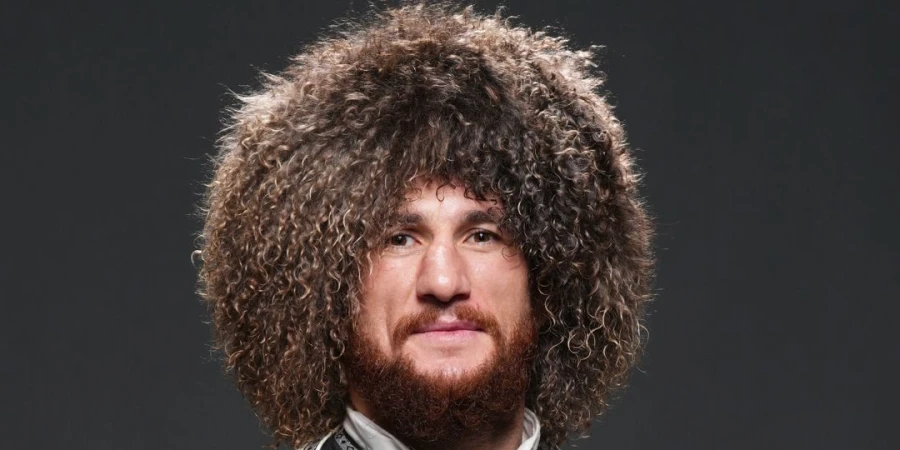 Один чемпион UFC поздравил другого с завоеванием титула