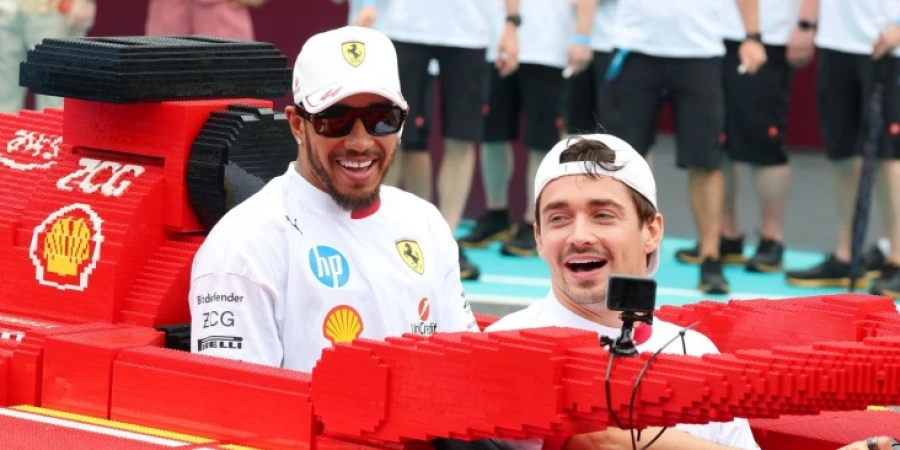 Хэмилтон и Леклер обратились к болельщикам «Феррари» в видеообращении