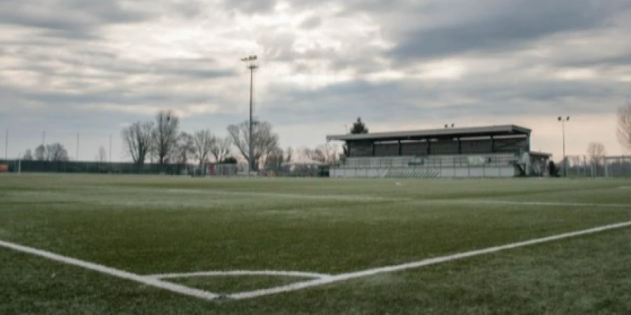 Агрессивный болельщик напугал юных футболистов