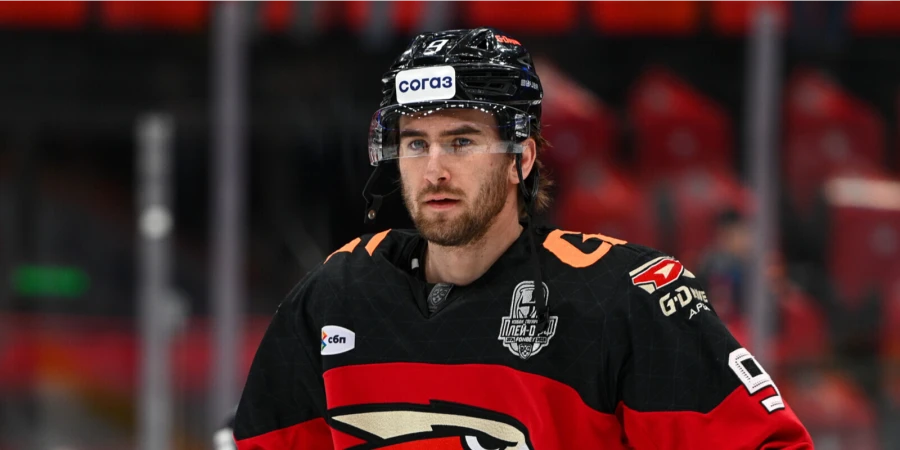 Бывший лидер «Барыса» решил исход матча КХЛ дублем за «Авангард»