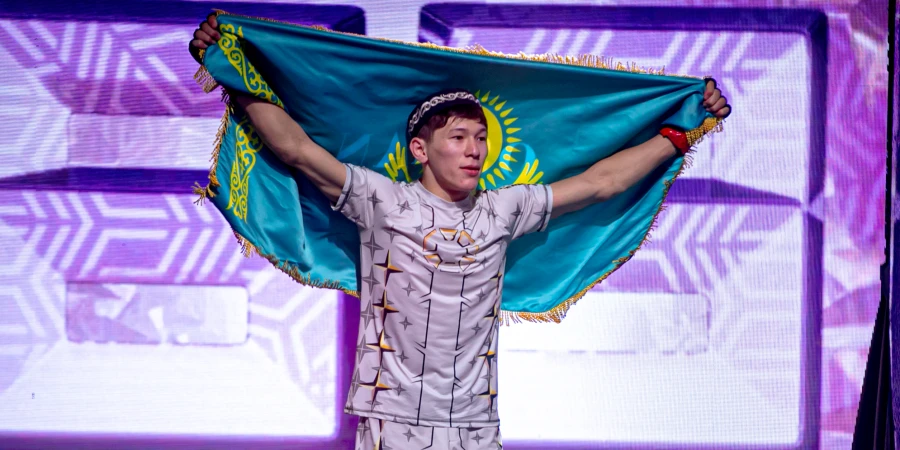 Казахстанский боец встретится с известным таджиком на OCTAGON 83