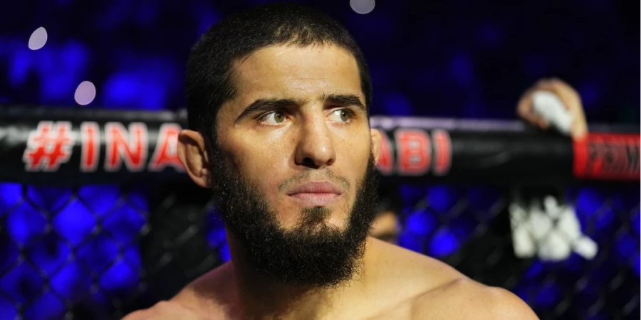 Чемпион UFC Ислам Махачев поборолся с бойцом, избившим известного казахстанца