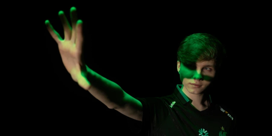 M0NESY объяснил, почему Team Falcons стабильно обыгрывает Team Spirit