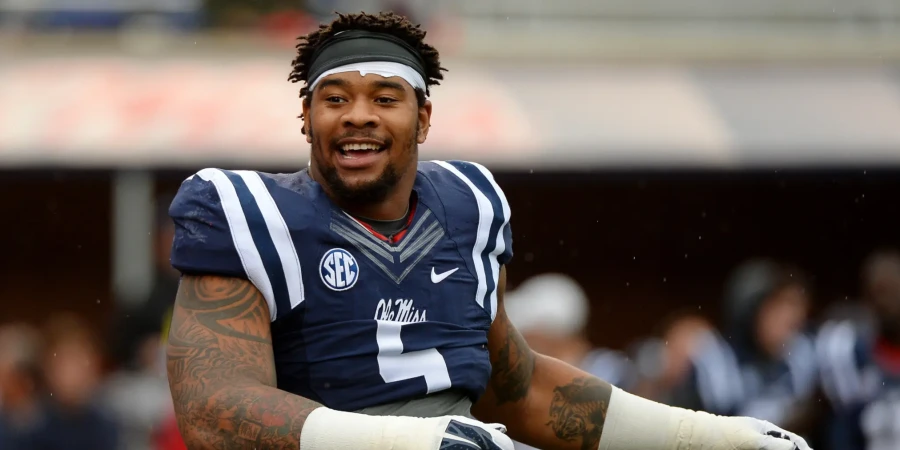 Экс-игрока НФЛ повязали на выходе из супермаркета