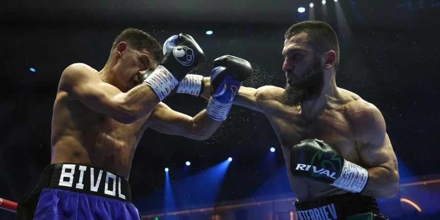 Стало известно, каким должен быть справедливый счет Бивол — Бетербиев