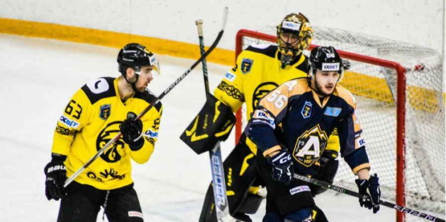 Прямая трансляция матчей чемпионата Казахстана по хоккею 17 сентября