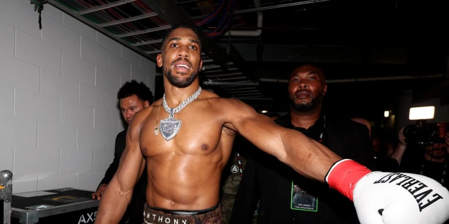 Побивший блогера боксер, оценил уровень своего крайнего оппонента