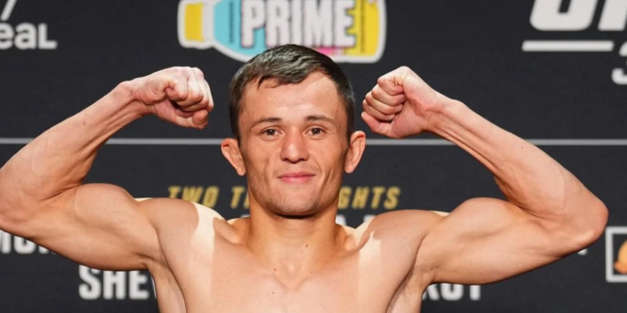 Казахстанского бойца исключили из UFC