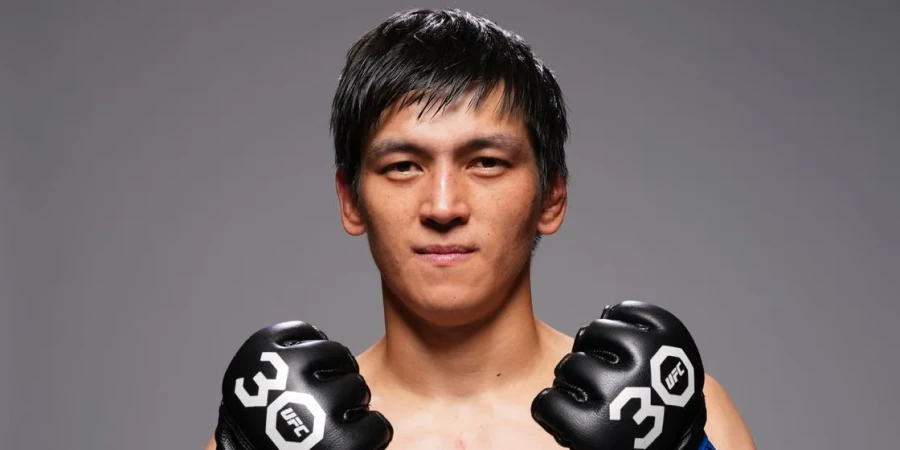 Казахстанский боец Азат Максум сделал вес перед турниром UFC Fight Night в Баку. Видео
