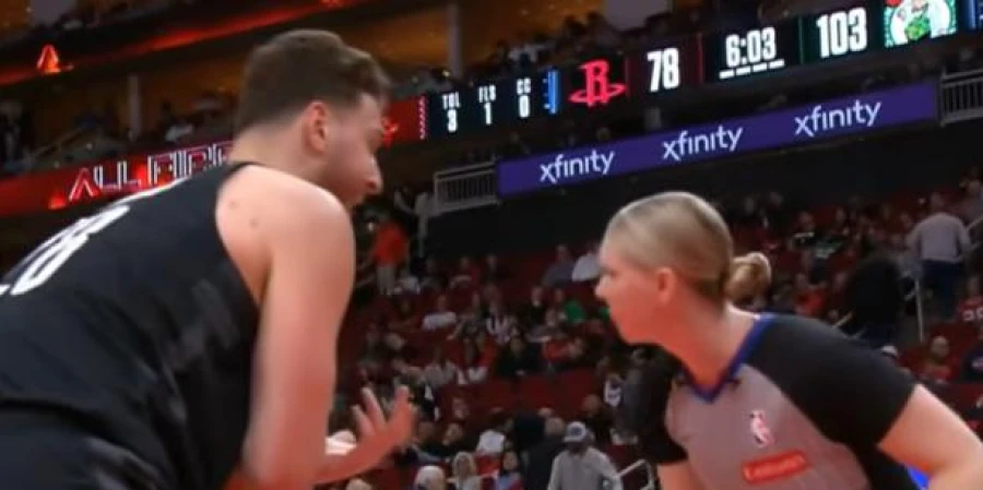 Алперен Шенгюн безобразно повел себя во время проигранного Хьюстоном матча