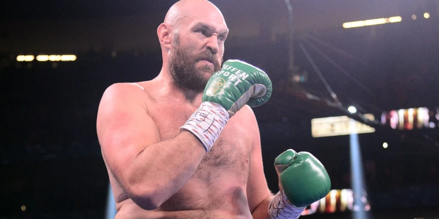 Бывшему чемпиону мира по боксу одели вантуз на голову