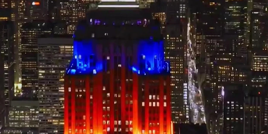 Легендарный небоскрёб зажег огни в честь победы «Патриотс»