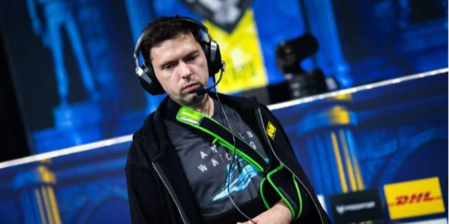 Тренер NAVI по CS2 получил перелом ключицы накануне игры с FaZe Clan