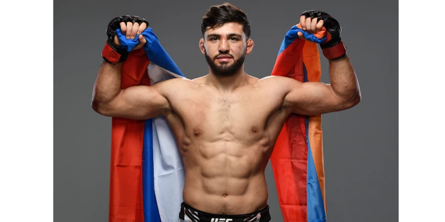 Арман Царукян объявил, когда будет драться за пояс UFC