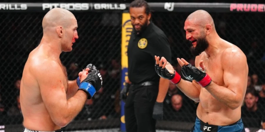 Бывший чемпион UFC оценил спорный бой Чимаева и Стрикленда