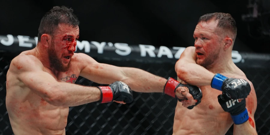 Двалишвили самостоятельно снимает швы после поражения от Петра Яна. ВИДЕО