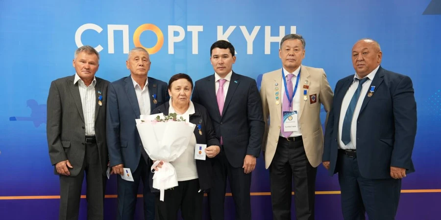 Ербол Мырзабосынов кәсіби мереке қарсаңында спорт ардагерлеріне құрмет көрсетті
