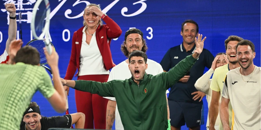 Звезды тенниса уступили любителю в споре за миллион долларов