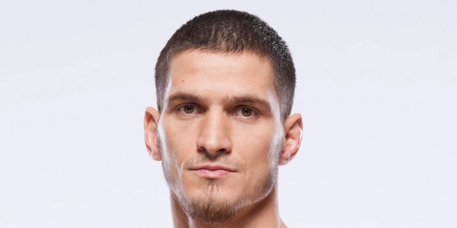 Непобежденный чемпион UFC разделил дружбу и работу