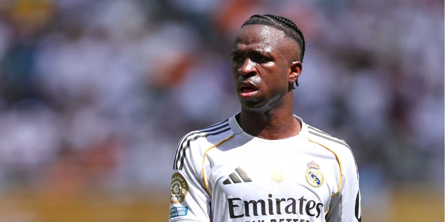 Фанат клуба Сегунды кинул в Винисиуса банановую кожуру