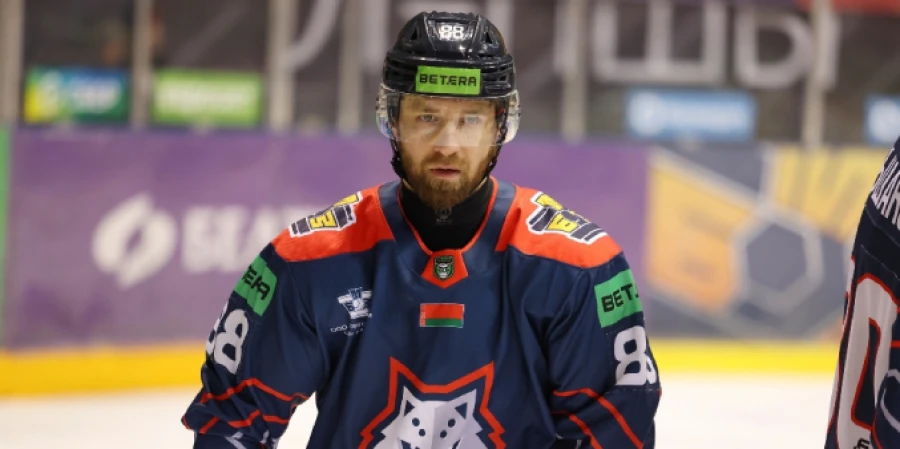 Казахстанский форвард отметился передачей в победном матче в Канаде