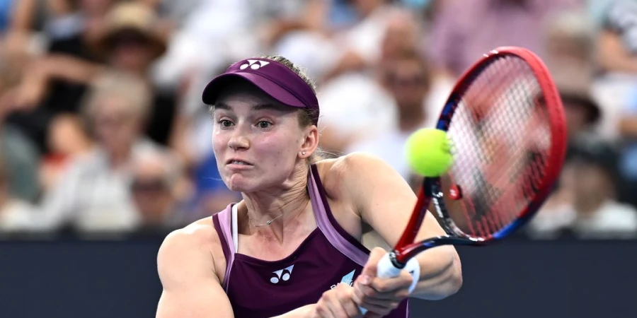 Рыбакина рассказала о своих слабых сторонах после поражения чешской теннисистке в Брисбене