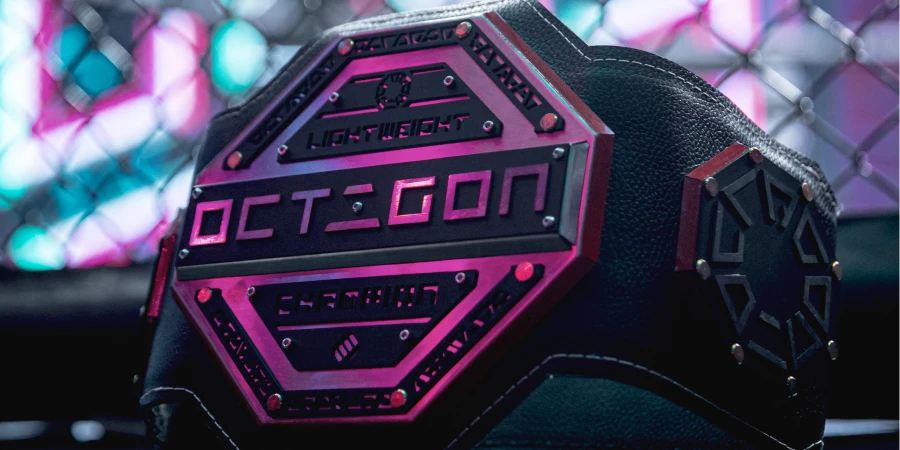 Популярный таджикский файтер «Джонни Авиалинии» встретился с узбеком в Ташкенте