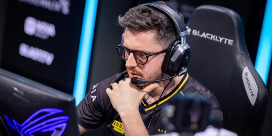 ApEX рассказал, почему во время матча против MOUZ позволил себе эмоциональный выпад в сторону Spinx