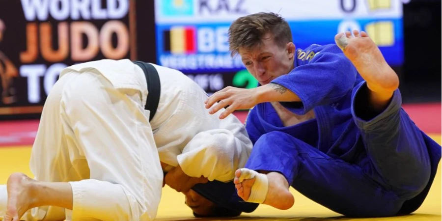 Абужақынова мен Шамшадин әлем чемпионатының ширек финалына шықты