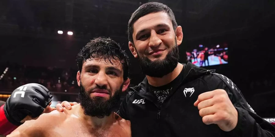 «Где твой пояс?». Хамзат Чимаев потроллил топового бойца легкого веса