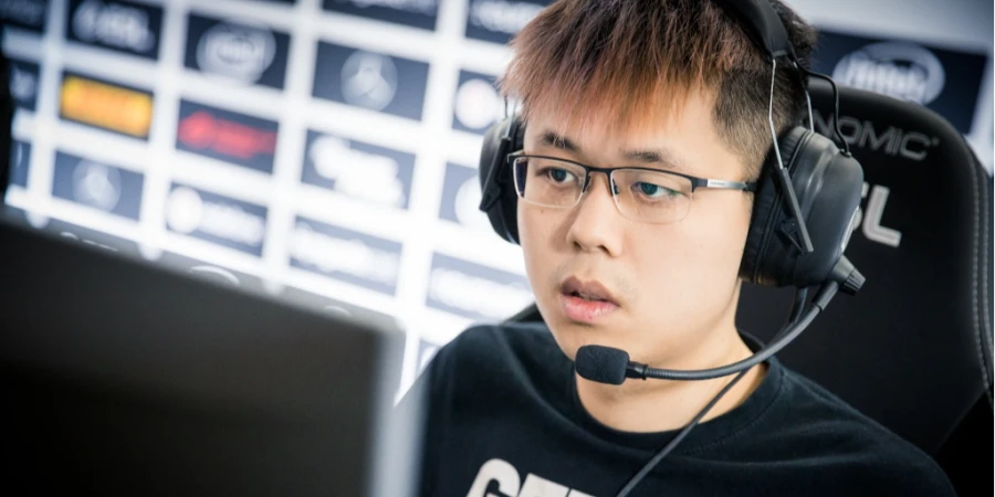 EternaLEnVy оставил в соцсетях необычное сообщение, содержание которого связали с его инвестициями