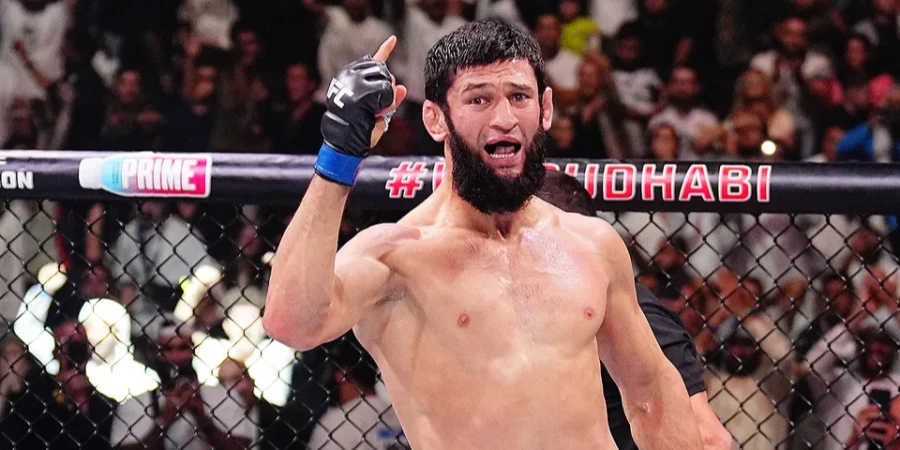 Чемпион UFC честно признал, кому проиграет в поединке