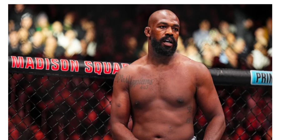 Видео: главная легенда UFC Джонс прилетел в Москву