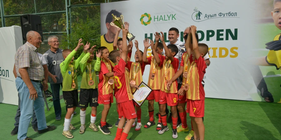 Чемпион - «Намыс – Қызылтөбе». Алматыда алғаш рет HALYK OPEN футбол турнирі өтті