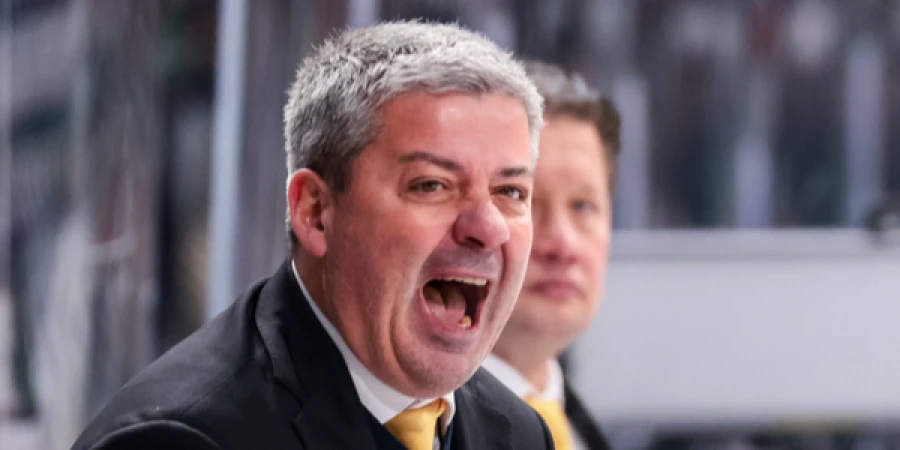 Экс-тренеру «Сарыарки» и сборной Казахстана указали на дверь