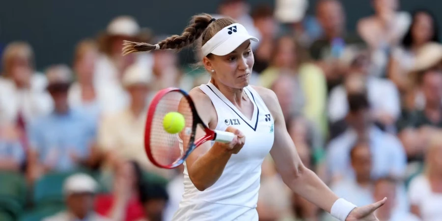 Рыбакина опубликовала фото с тренировки на турнире WTA-1000 в Торонто