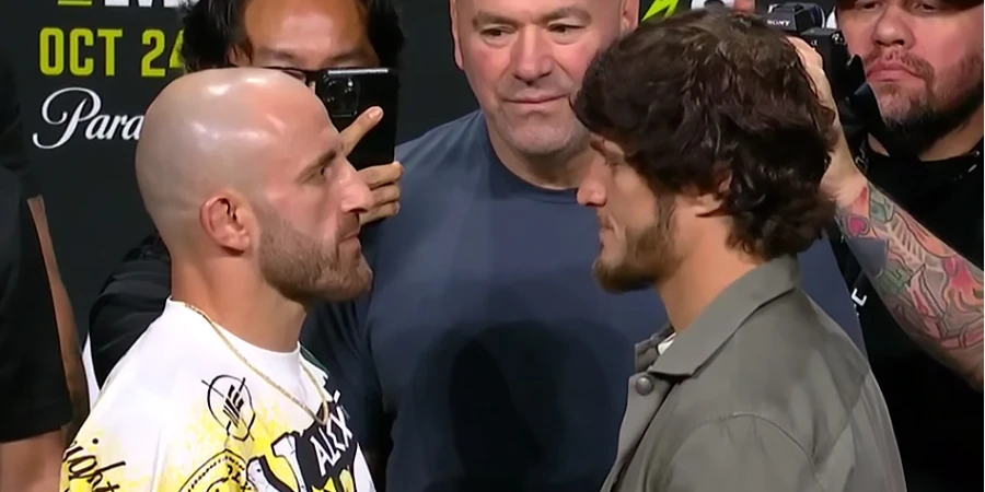 Волкановски и Евлоев провели дуэль взглядов перед турниром UFC 333. Видео